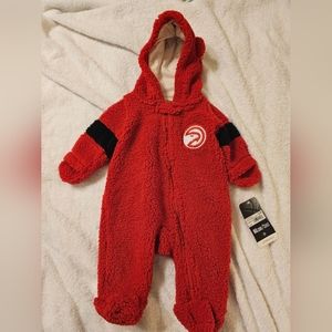 NWT Atlanta Hawks Zippered One-piece with hood. Size:0-3M.